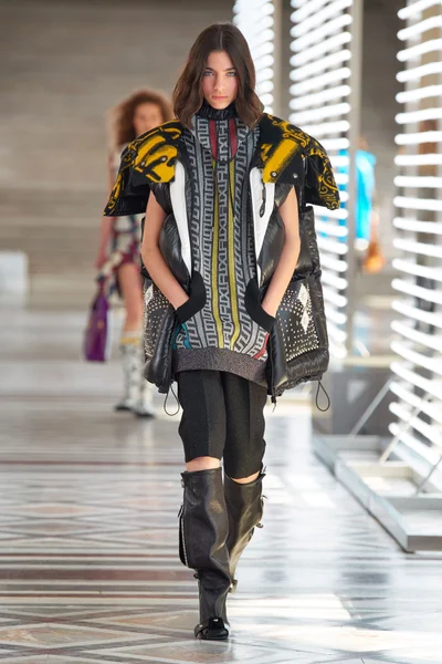 Look 43